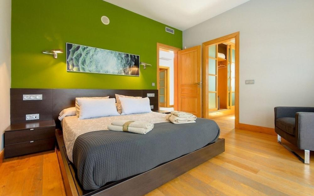 Villa Sleeps 6 With Pool Private & Sauna