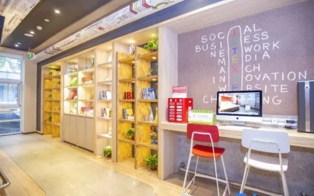 Ibis Hotel (Lanzhou Dongfanghong Square)