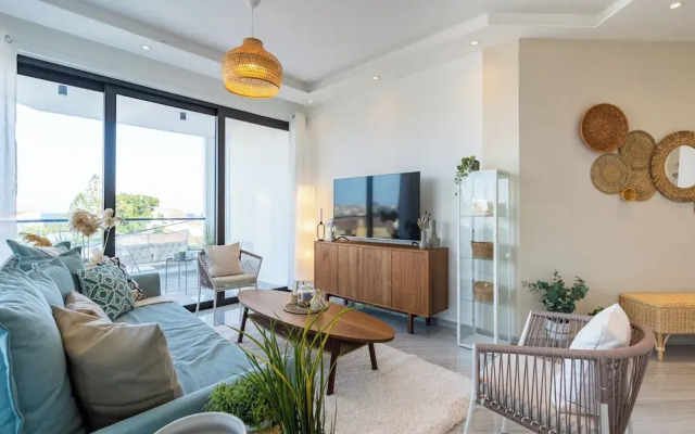 Thálassa 2-BR Apt. & Balcony in Larnaca