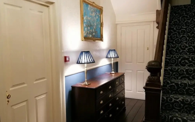Powys Lodge