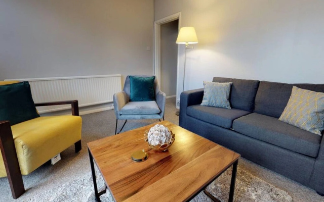 StayZo 2BR House Accommodation in Peterborough