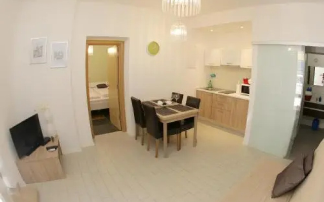 Strawberry Apartment