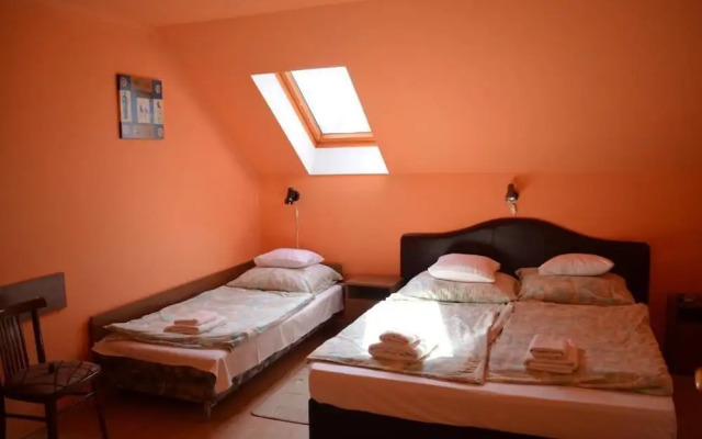 Hotel Napsugár és Gulyás Kunyhó Étterem