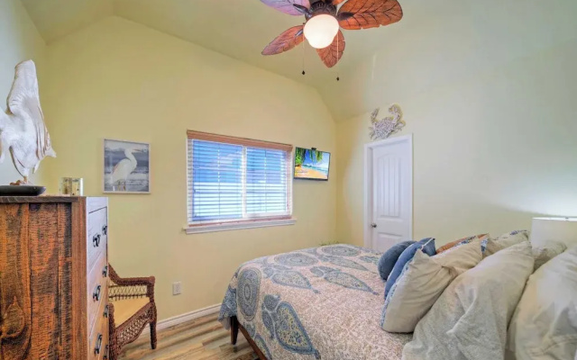 Communal Pool, Beach Gear & Prime Location Near Port Aransas Beaches Salty Seas by Avantstay