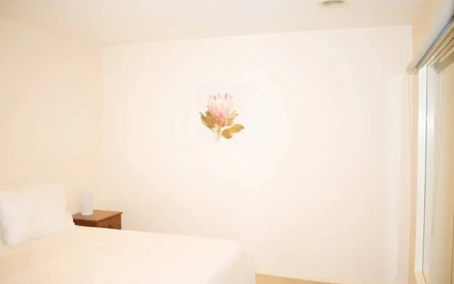 Stunning 2 Bed CBD Apartment 110m2 Two Carparks!