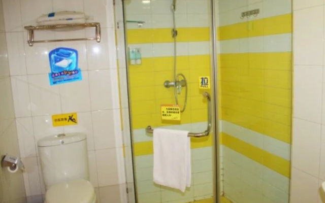 7Days Inn (Chongqing Shiqiaopu Haochi Street Chenjiaping Subway Station)