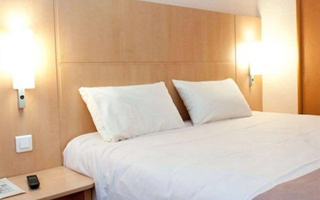 Egg Hotel Paris Gonesse