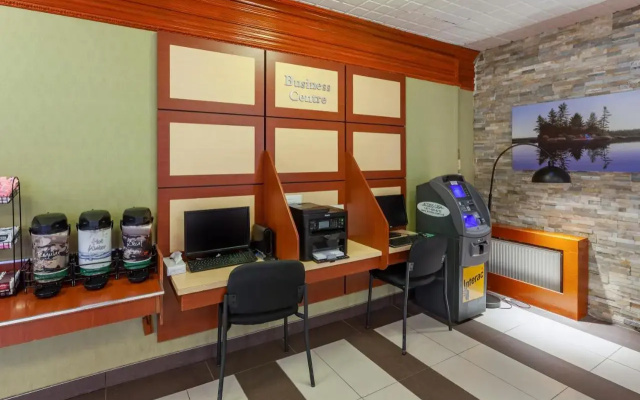 Econo Lodge Inn & Suites Toronto Airport