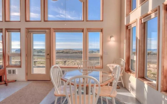 Ocean View and Clawfoot Tub - Charming Coastal Retreat