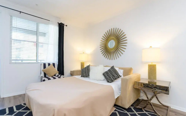 VIP LA Hollywood 5 BD Famous Suite
