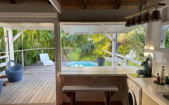 Charmant Bungalow Avec Petite Piscine Privee