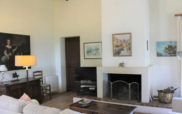 Lavish Holiday Home in Le Plan-de-la-tour With Swimming Pool