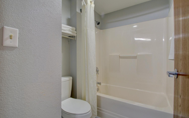 Quality Inn & Suites CVG Airport