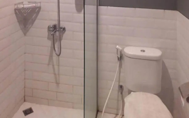 RedDoorz Plus @ Doorman Guest House