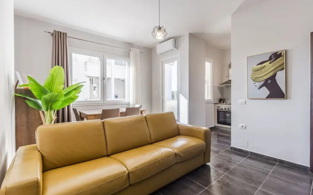 The Seabreeze Apartment 1BR in Gjiri i Lal zit