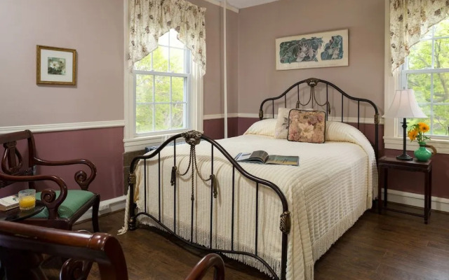 Yale Manor B&B and Yurt Glamping