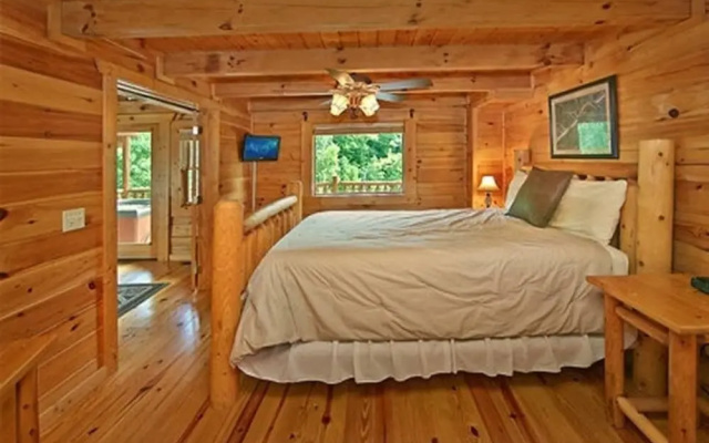 Hidden Treasures 3 Bedroom Cabin