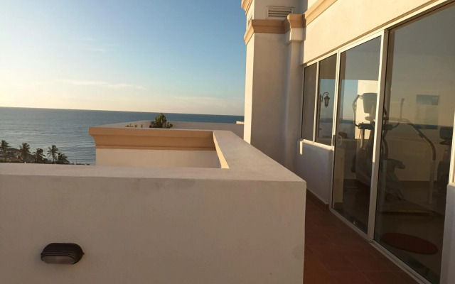 3-Bedroom Condo with Pool & spectacular Lagoon & Sea view