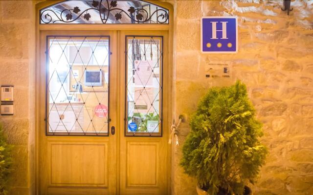 Hotel El Castell Вальдерробрес вид на фасад
