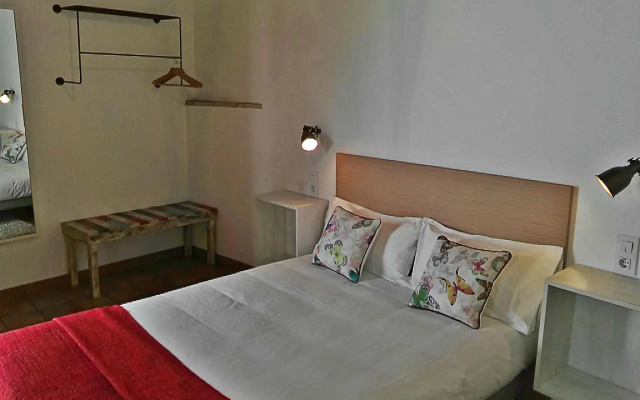 Frenteabastos Hostel & Suites