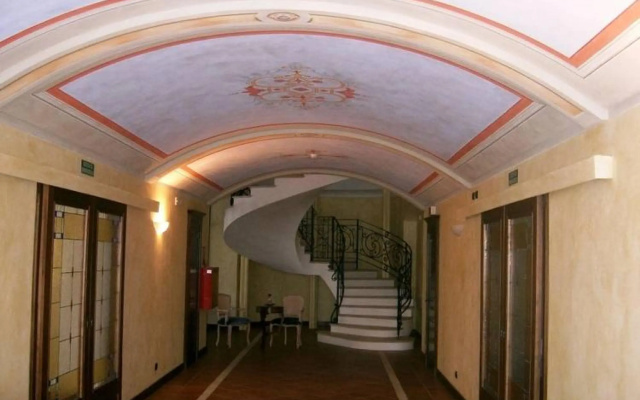 Mansion in Nizza Monferrato With Pool & Views