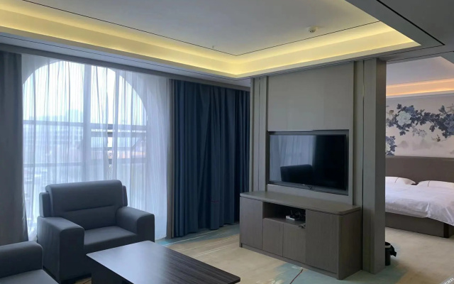 Holiday Inn Huaneng Kuqa