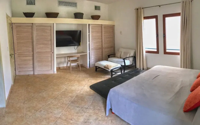 2-bed Designer Apartment Sleeps 4, Resort Pool