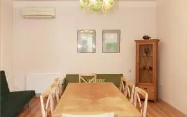 Mixstyle Apartment Near Fabrika
