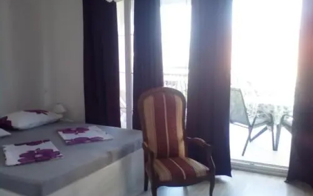 Ana Rooms