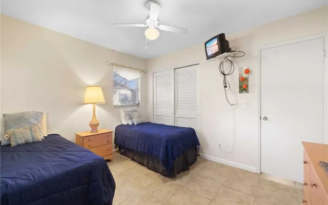 Venice Avalon Home - Three Bedroom Home