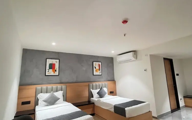 Hotel Tulips Grand