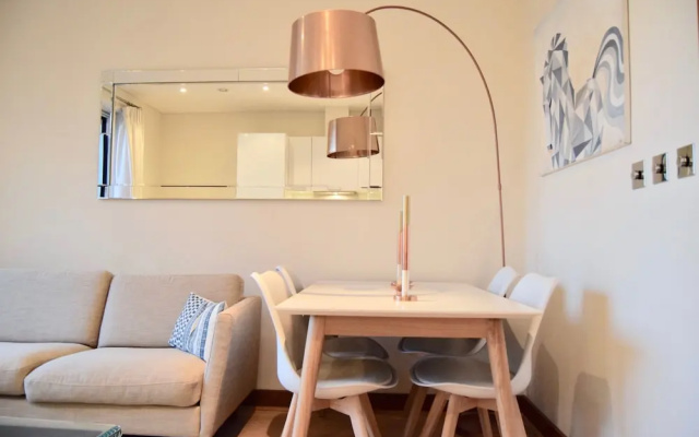 Bright 1 Bedroom Apartment With River Views