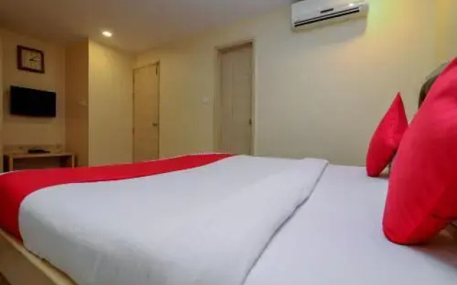 Hotel Tourist Palace  by OYO Rooms