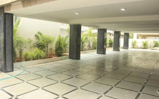 RR Service Apartment