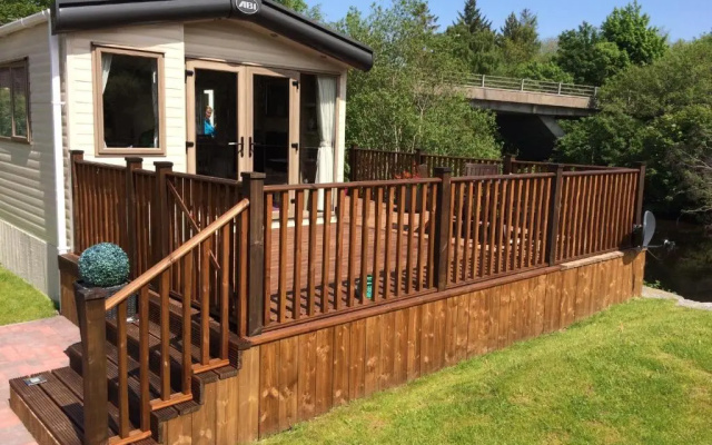 Riverbank Lodge