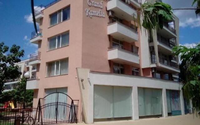 Отель Bautik in Grand Kamelia Болгария, Солнечный берег - отзывы, цены и фото номеров - забронировать отель Bautik in Grand Kamelia онлайн вид на фасад