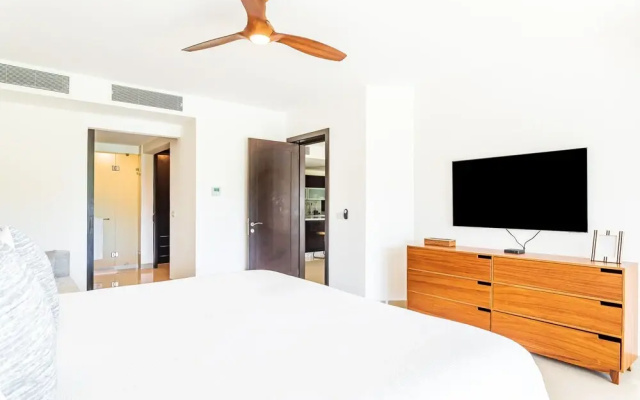 Casa Bellisima ! 2 bedroom swim up 2 Apts by RedAwning