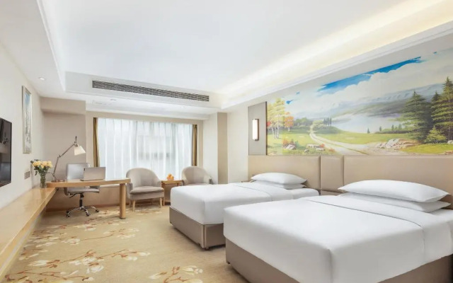 Vienna International Hotel (Xinwuzhong, Dengcheng Avenue, Xiangyang)