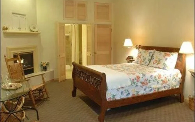 Petit Logis Inn