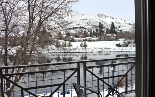 Lakeview Hotel