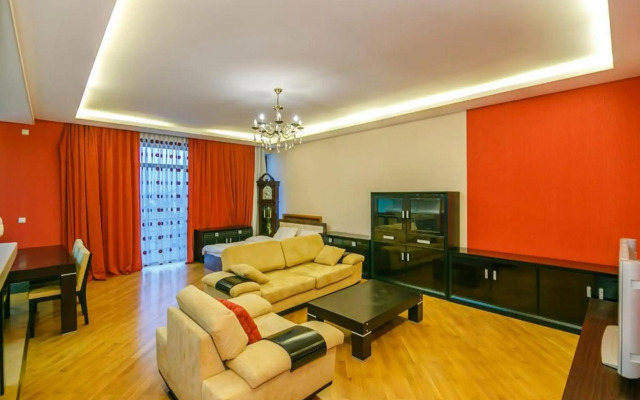 Red Apartment Vip City Center