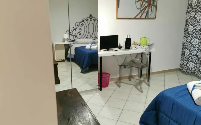 Double Room - Shared Bathroom 4 Min From the Center