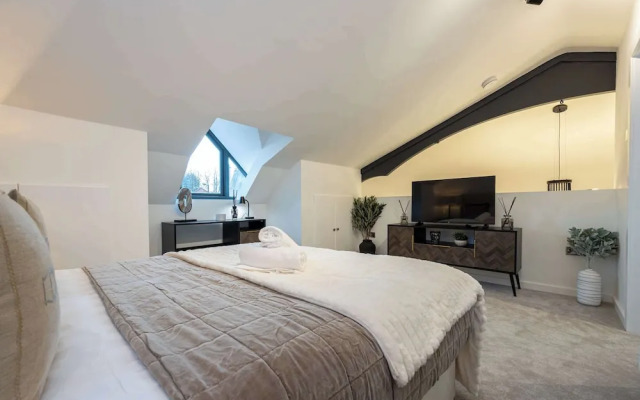 Luxury Church Conversion in Hale - Sleeps 4