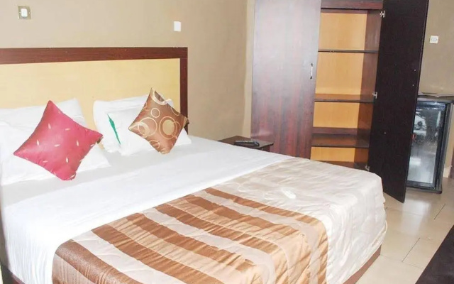 Emglo Suites