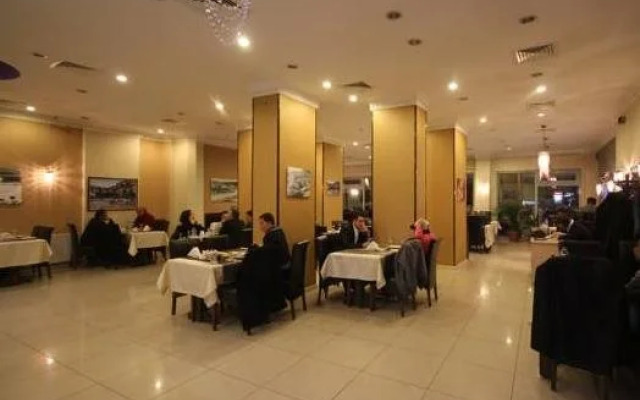 Petek Hotel