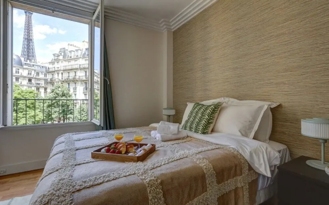 Elegant 1BR Near Eiffel & Champ de Mars