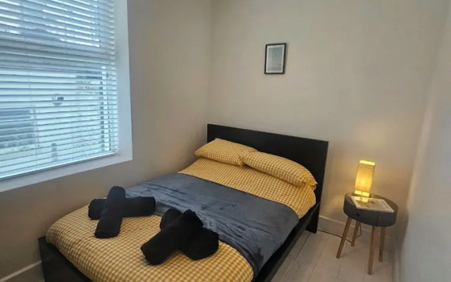 Seaside Haven Coastal Comfort 200m from the Beach