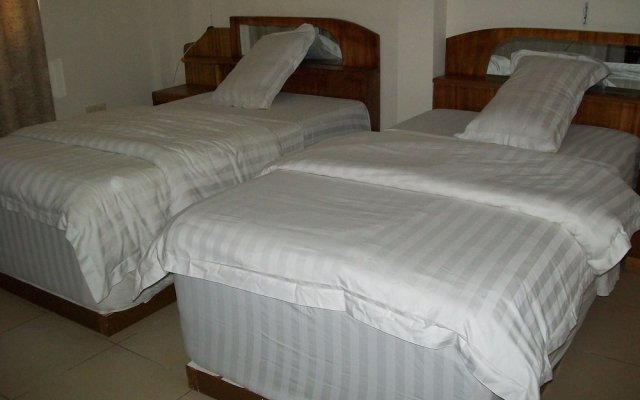 Ampomaah Hotel in Accra, Ghana from 140$, photos, reviews - zenhotels.com guestroom