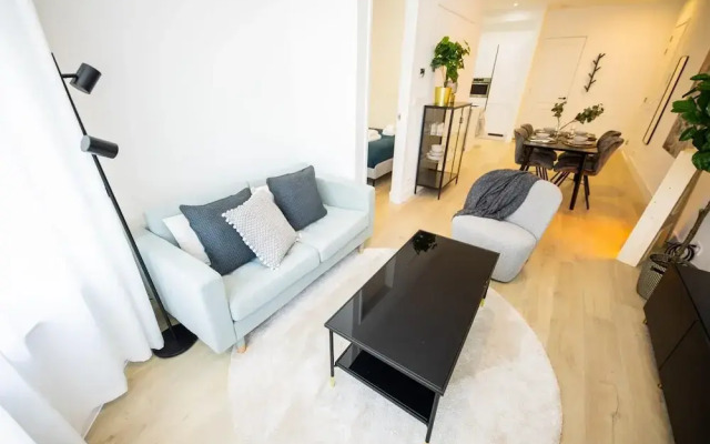 Alphabet 1BR Serviced Apartment -nb304/306-