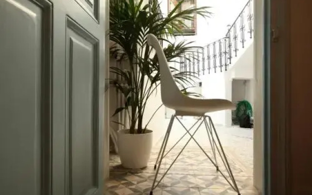 Live in Athens, Thiseio Historic House